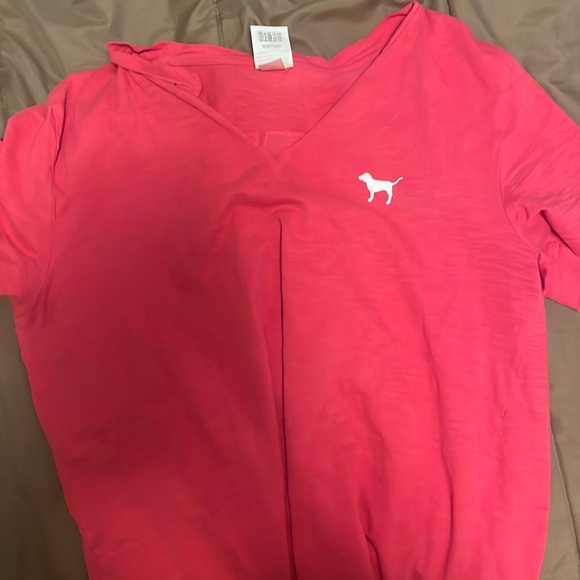 This is a vs brand new T shirt size size xs - Picture 1 of 4